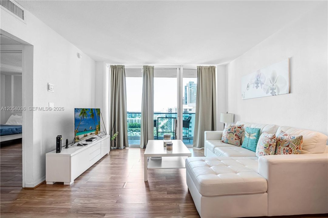 En Venta: $405,000 (1 camas, 1 baños, 905 Pies cuadrados)