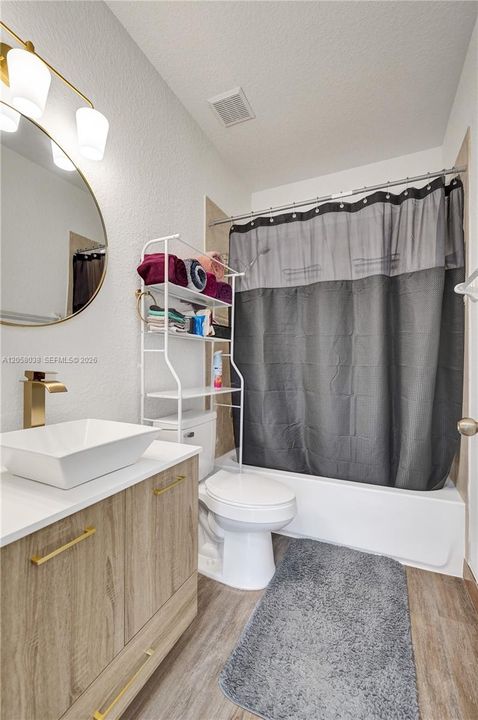 For Rent: $2,250 (2 beds, 2 baths, 1224 Square Feet)
