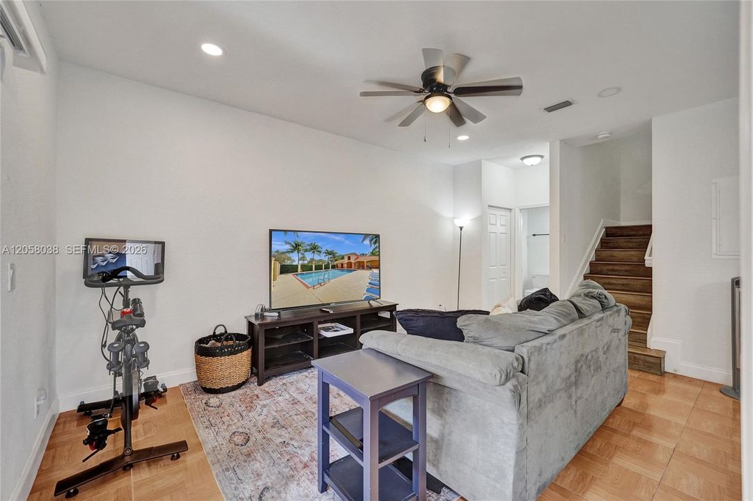 For Rent: $2,250 (2 beds, 2 baths, 1224 Square Feet)