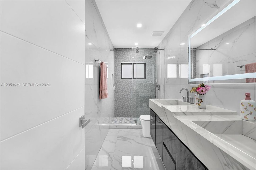 For Sale: $1,649,777 (5 beds, 3 baths, 2758 Square Feet)
