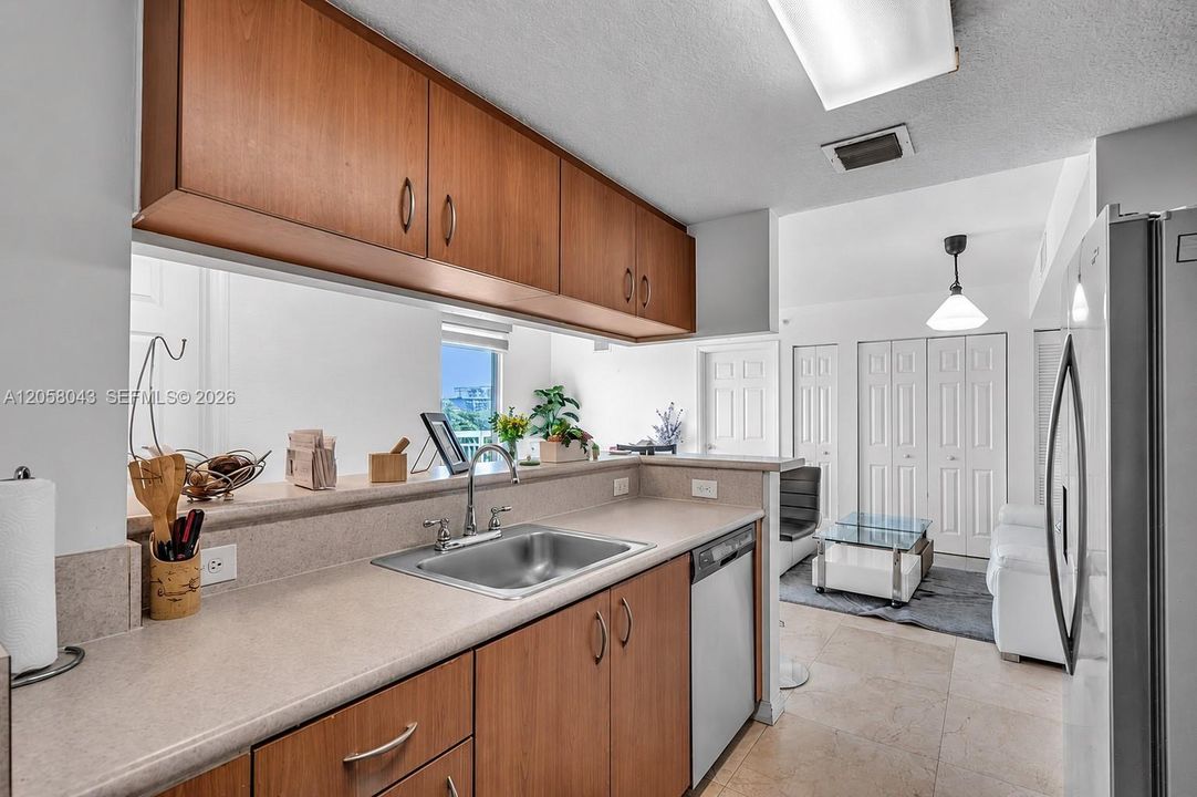 En Venta: $330,000 (2 camas, 2 baños, 891 Pies cuadrados)
