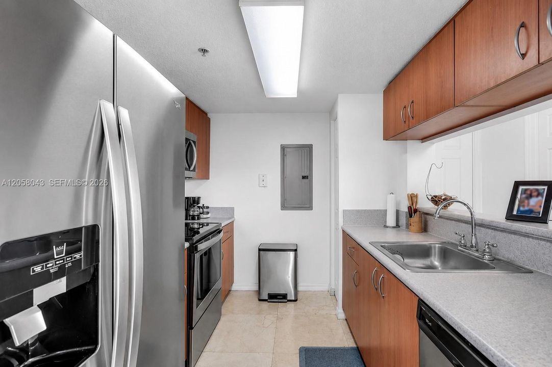 En Venta: $330,000 (2 camas, 2 baños, 891 Pies cuadrados)