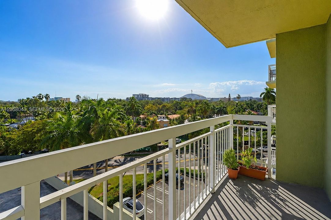 En Venta: $330,000 (2 camas, 2 baños, 891 Pies cuadrados)