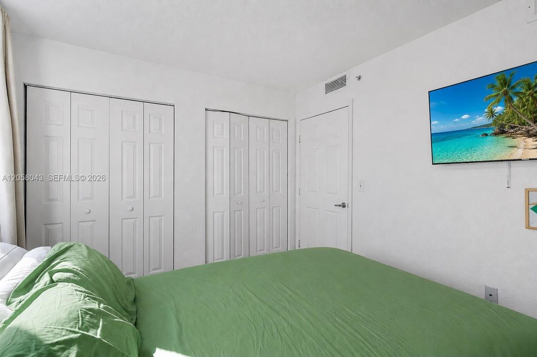 En Venta: $330,000 (2 camas, 2 baños, 891 Pies cuadrados)