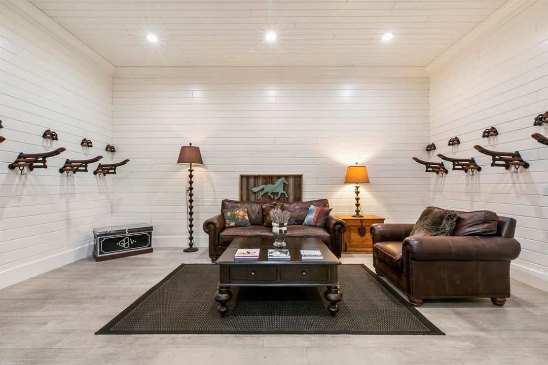 15726 Estancia Ln 051