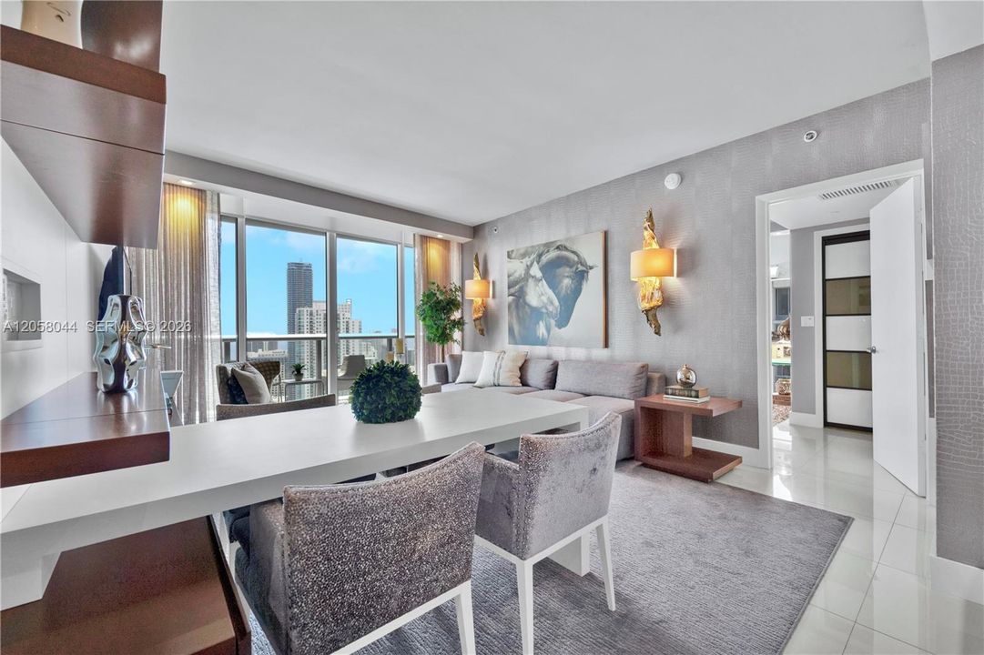 For Rent: $5,950 (2 beds, 2 baths, 1012 Square Feet)