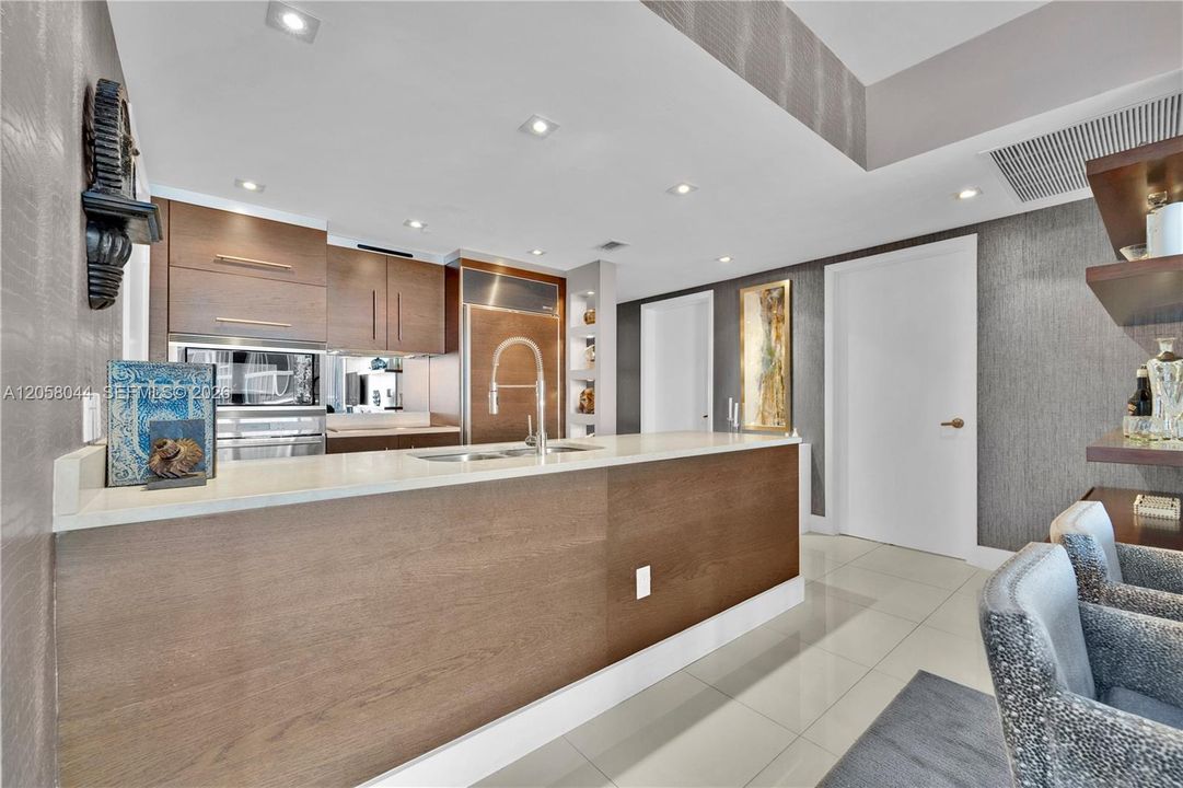 For Rent: $5,950 (2 beds, 2 baths, 1012 Square Feet)