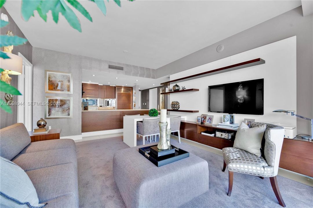 For Rent: $5,950 (2 beds, 2 baths, 1012 Square Feet)