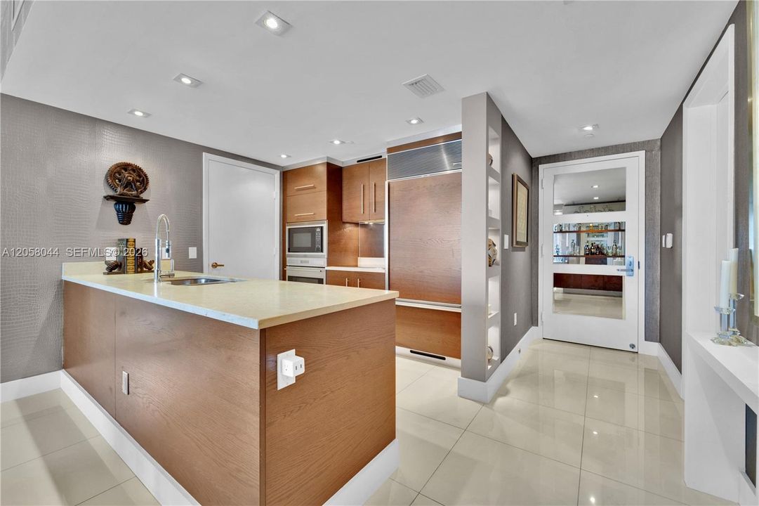 For Rent: $5,950 (2 beds, 2 baths, 1012 Square Feet)