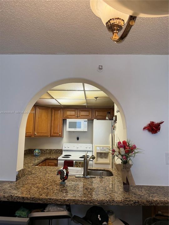 For Sale: $207,000 (1 beds, 1 baths, 813 Square Feet)
