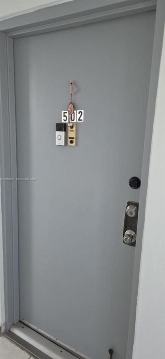 For Sale: $207,000 (1 beds, 1 baths, 813 Square Feet)
