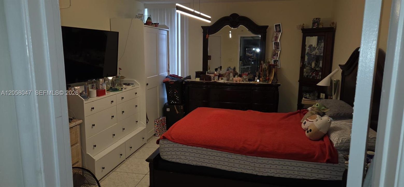 For Sale: $207,000 (1 beds, 1 baths, 813 Square Feet)