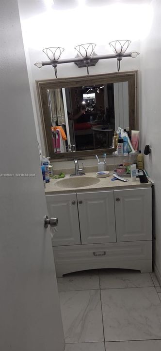 For Sale: $207,000 (1 beds, 1 baths, 813 Square Feet)