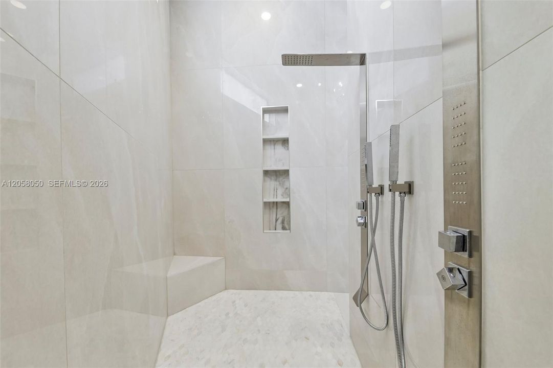На продажу: $2,350,000 (3 спален, 3 ванн, 2223 Квадратных фут)