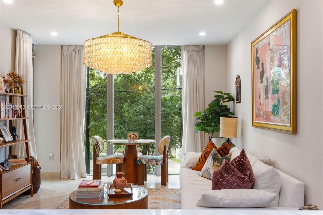 For Sale: $800,000 (2 beds, 2 baths, 953 Square Feet)