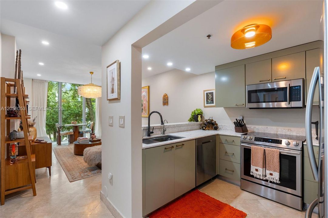 For Sale: $800,000 (2 beds, 2 baths, 953 Square Feet)