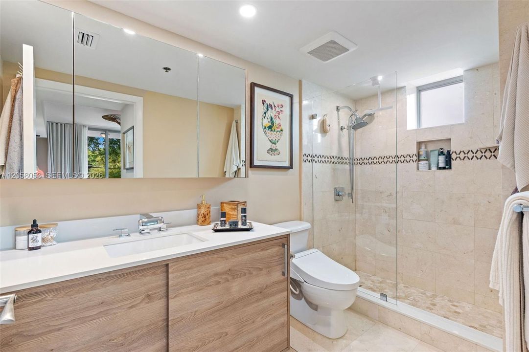For Sale: $800,000 (2 beds, 2 baths, 953 Square Feet)