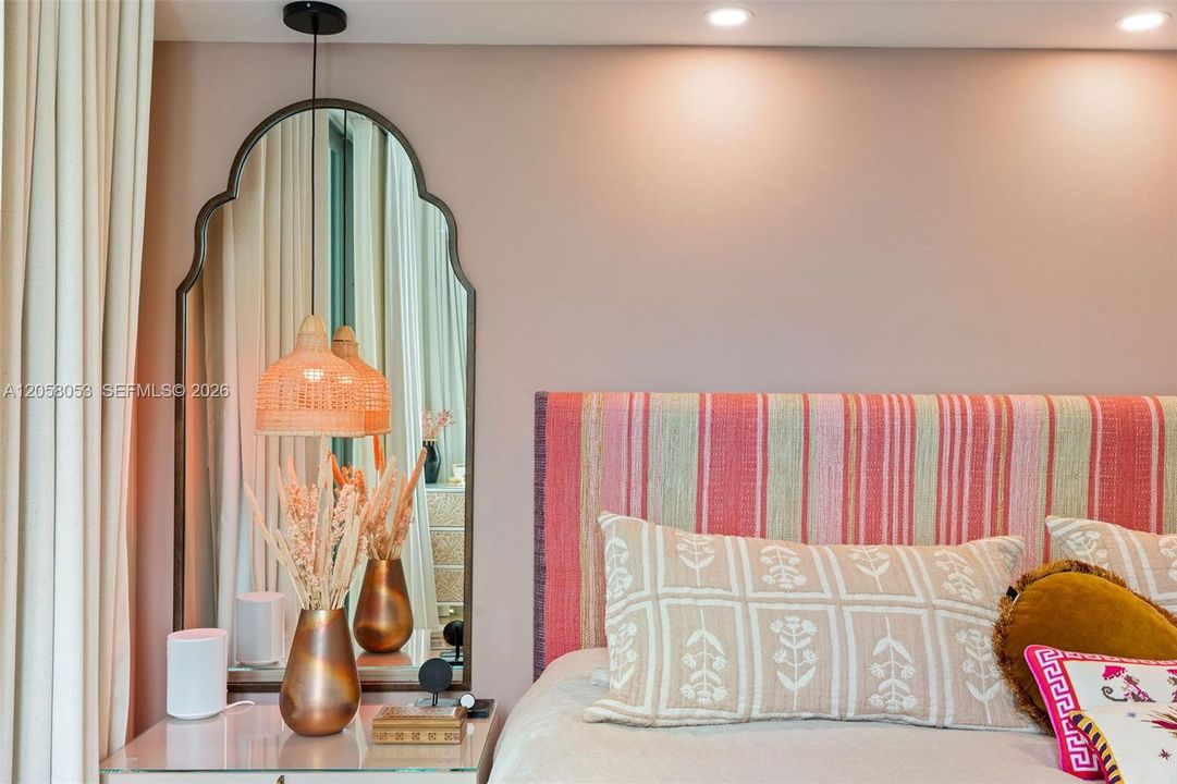 For Sale: $800,000 (2 beds, 2 baths, 953 Square Feet)
