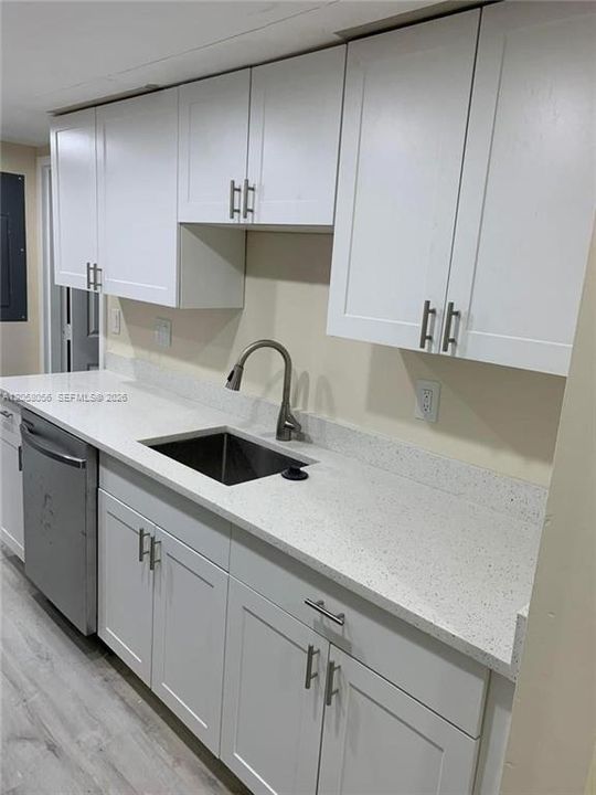 Activo con contrato: $4,295 (4 camas, 2 baños, 1056 Pies cuadrados)