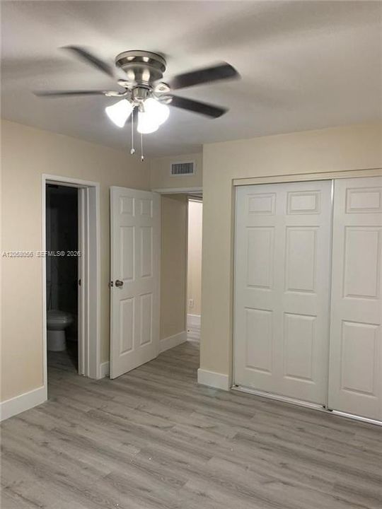 Activo con contrato: $4,295 (4 camas, 2 baños, 1056 Pies cuadrados)