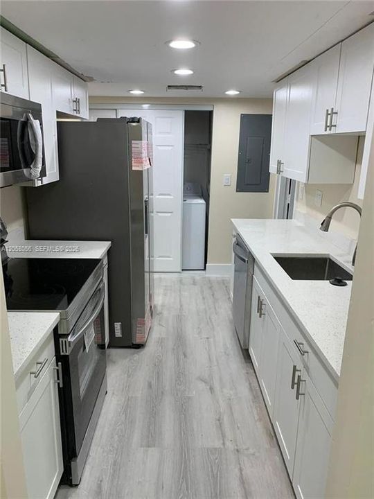 Activo con contrato: $4,295 (4 camas, 2 baños, 1056 Pies cuadrados)