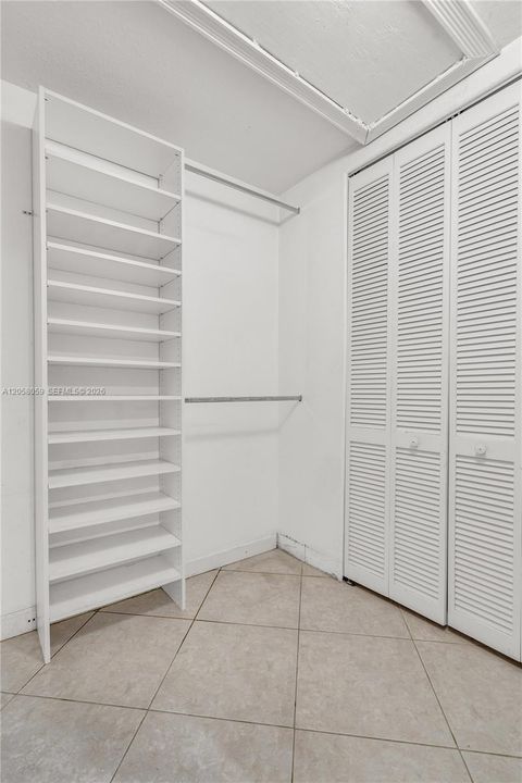 В аренду: $13,500 (7 спален, 6 ванн, 4718 Квадратных фут)