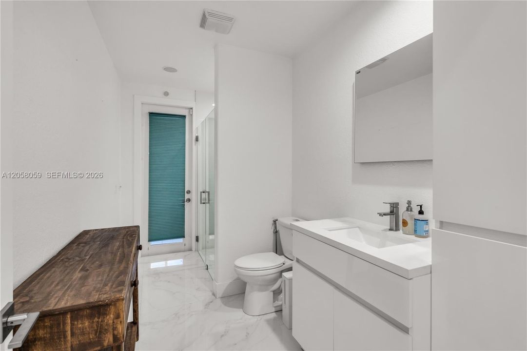 В аренду: $13,500 (7 спален, 6 ванн, 4718 Квадратных фут)