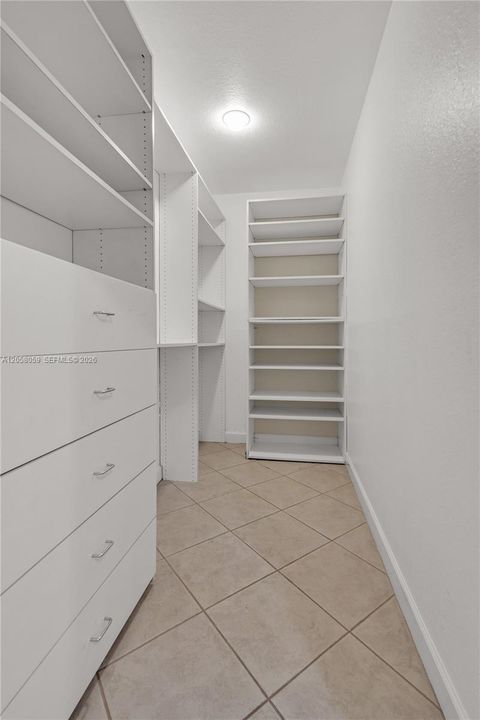 В аренду: $13,500 (7 спален, 6 ванн, 4718 Квадратных фут)