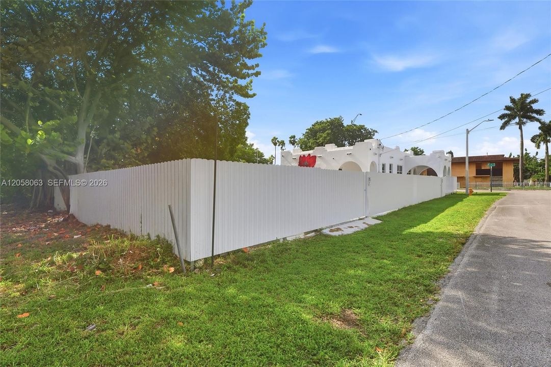 For Sale: $630,000 (3 beds, 2 baths, 1036 Square Feet)