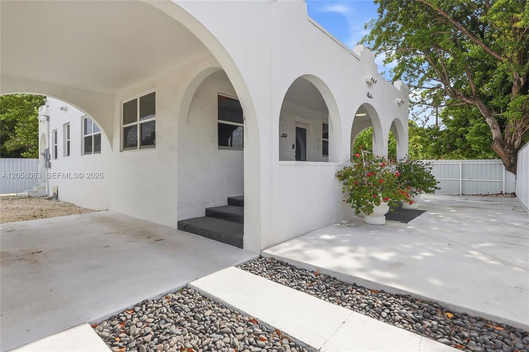 For Sale: $630,000 (3 beds, 2 baths, 1036 Square Feet)