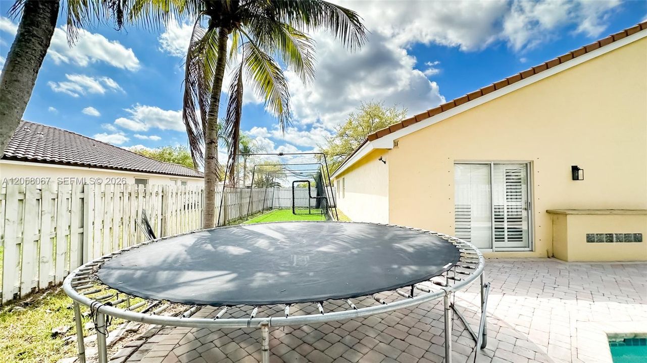 На продажу: $759,990 (3 спален, 2 ванн, 1821 Квадратных фут)