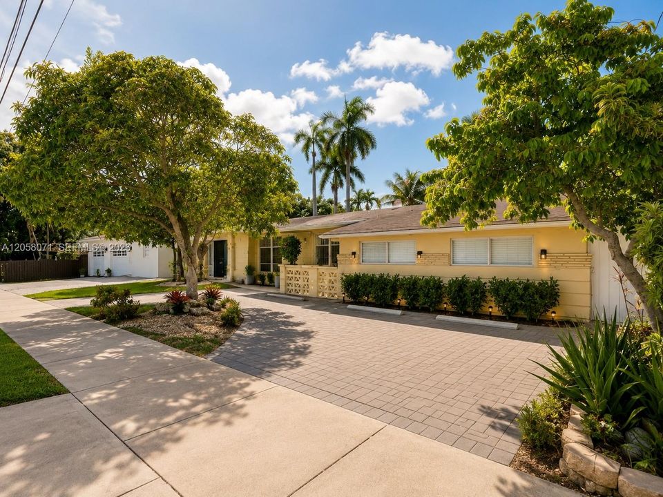For Rent: $3,000 (3 beds, 2 baths, 1250 Square Feet)