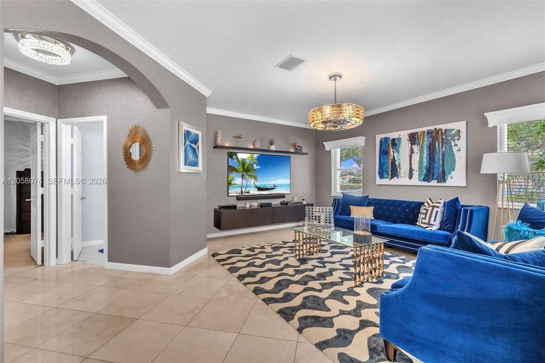 En Venta: $775,000 (3 camas, 2 baños, 2200 Pies cuadrados)