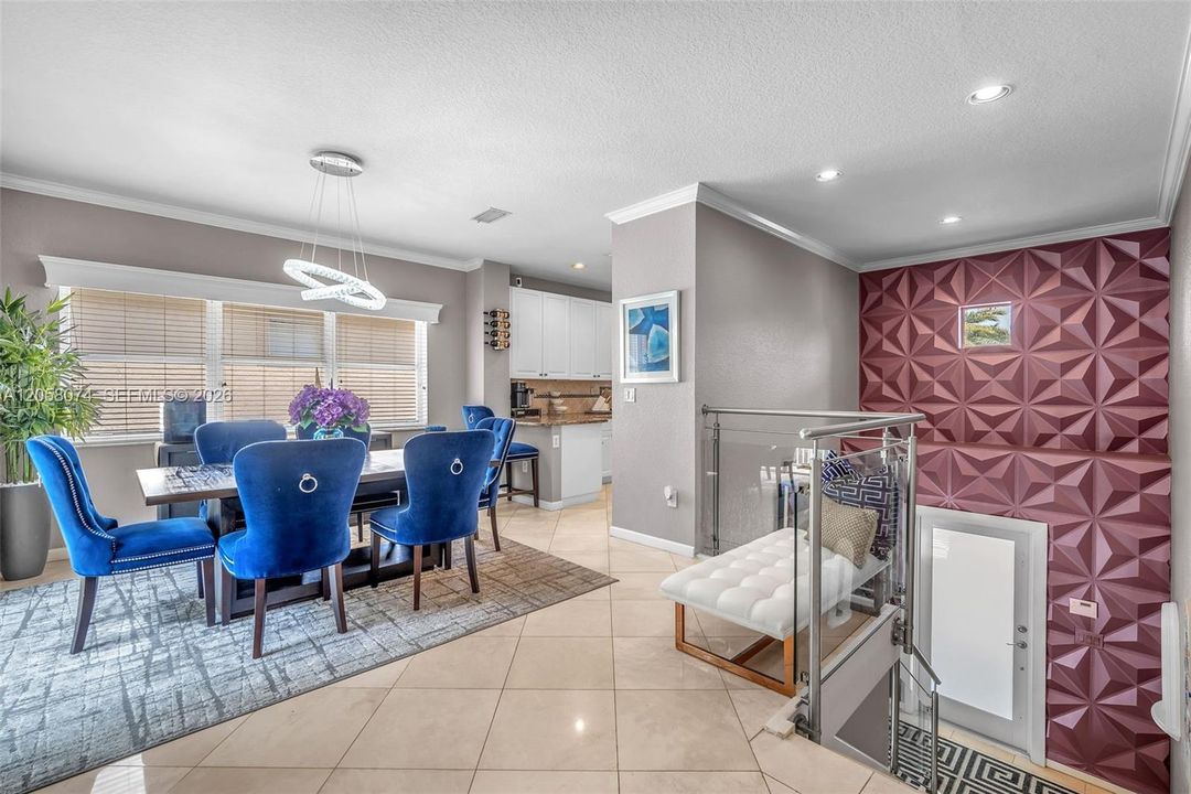 En Venta: $775,000 (3 camas, 2 baños, 2200 Pies cuadrados)