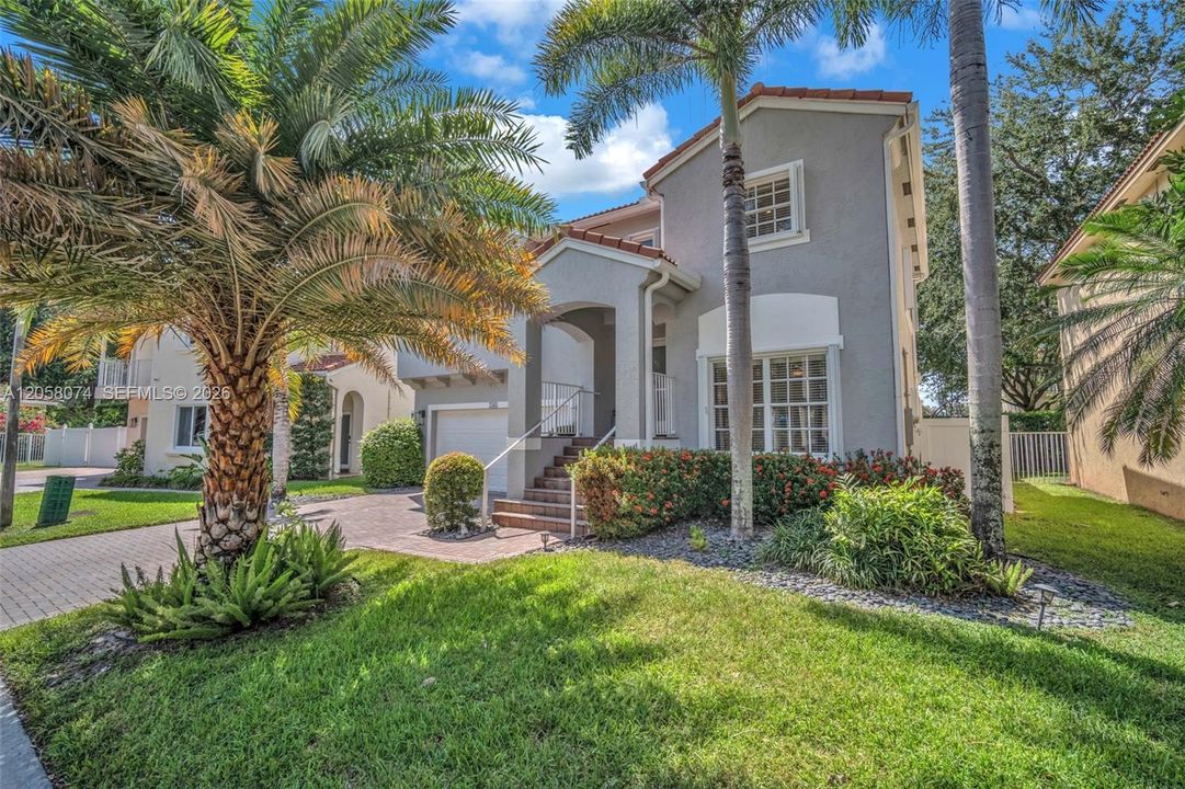 En Venta: $775,000 (3 camas, 2 baños, 2200 Pies cuadrados)