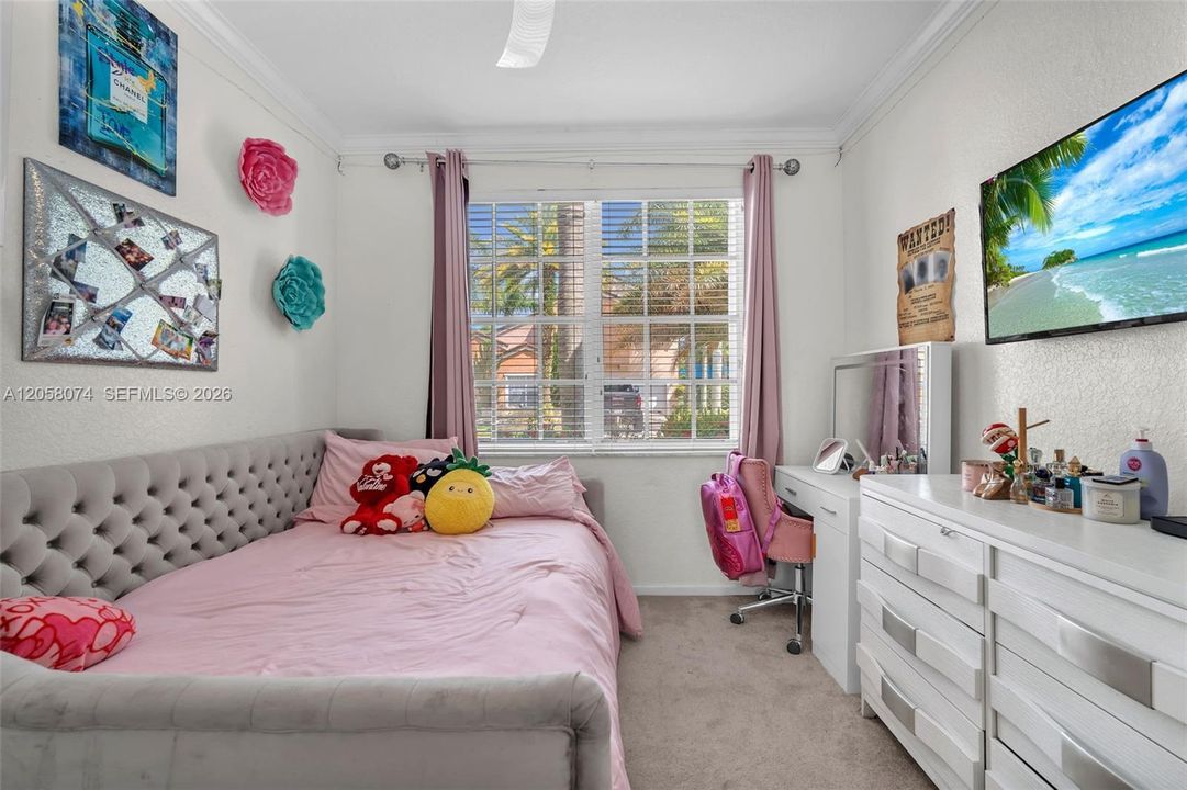 En Venta: $775,000 (3 camas, 2 baños, 2200 Pies cuadrados)