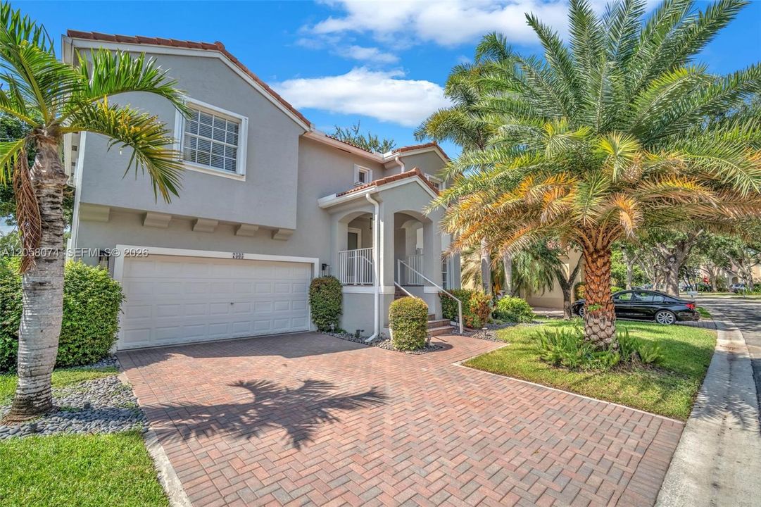 En Venta: $775,000 (3 camas, 2 baños, 2200 Pies cuadrados)