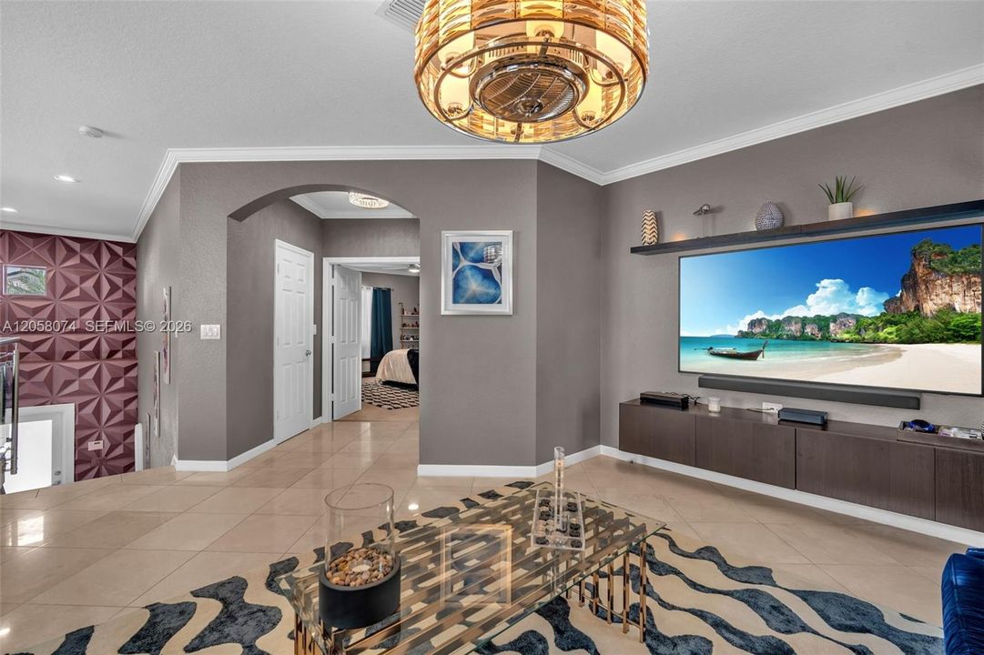 En Venta: $775,000 (3 camas, 2 baños, 2200 Pies cuadrados)