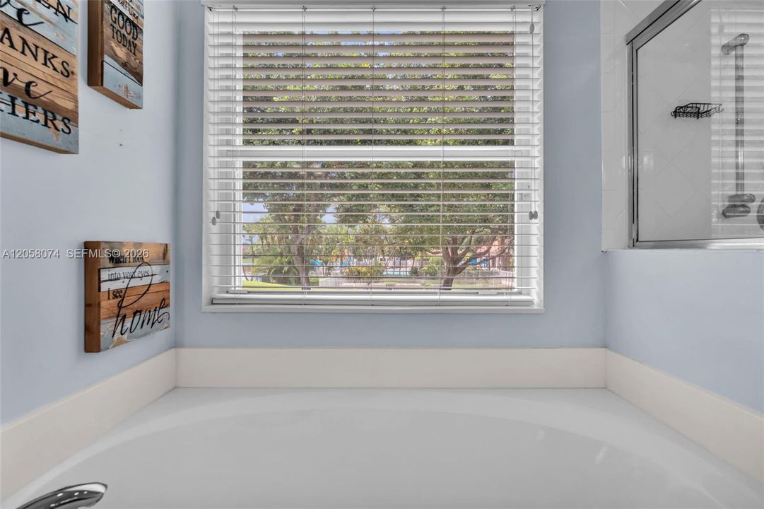 En Venta: $775,000 (3 camas, 2 baños, 2200 Pies cuadrados)