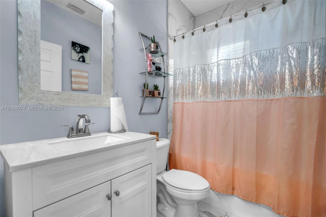 En Venta: $775,000 (3 camas, 2 baños, 2200 Pies cuadrados)