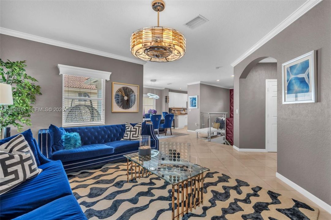 En Venta: $775,000 (3 camas, 2 baños, 2200 Pies cuadrados)