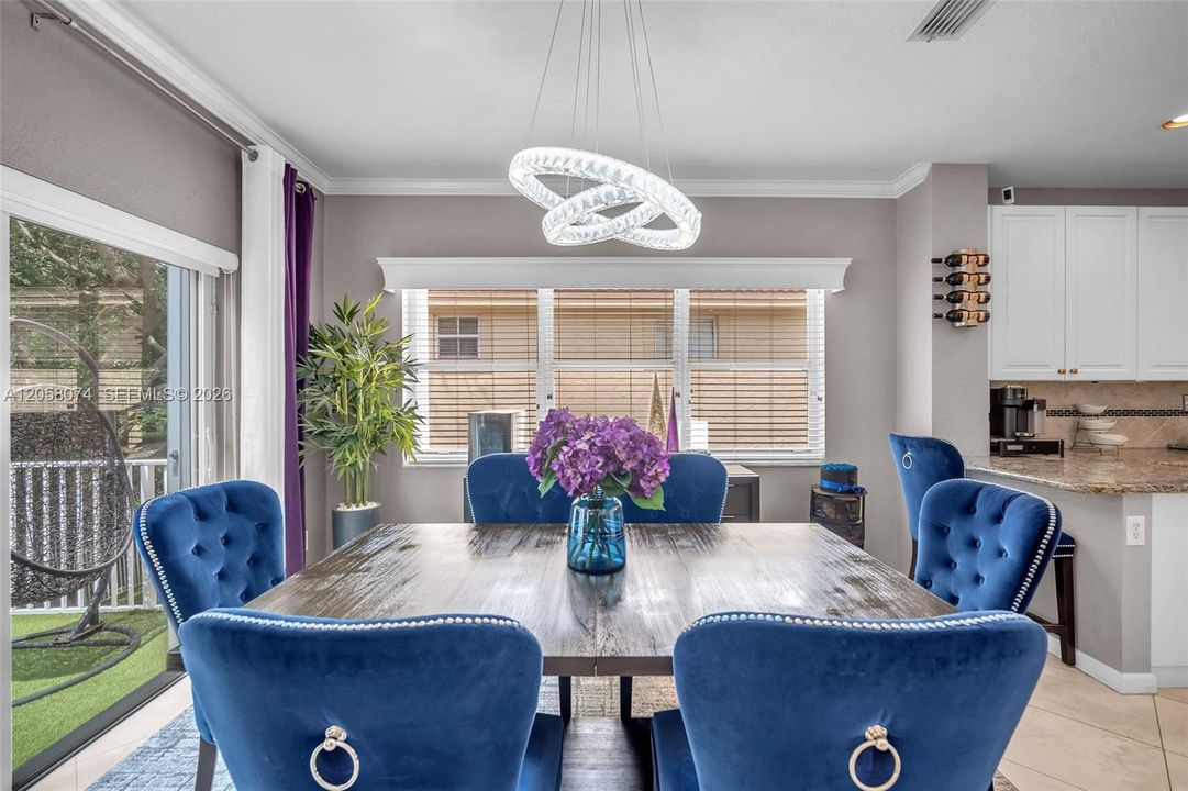 En Venta: $775,000 (3 camas, 2 baños, 2200 Pies cuadrados)