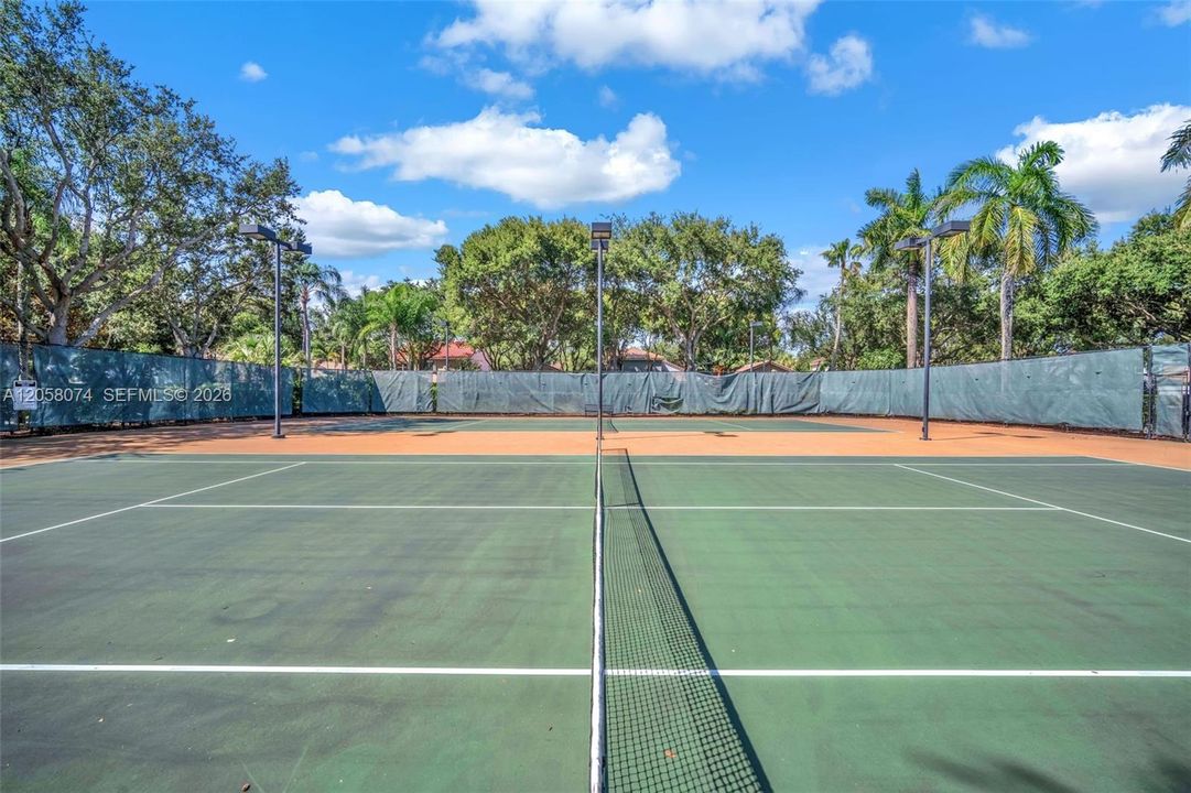 En Venta: $775,000 (3 camas, 2 baños, 2200 Pies cuadrados)
