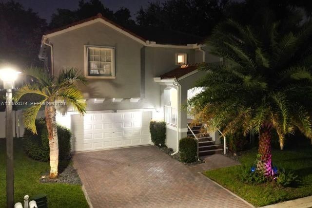 En Venta: $775,000 (3 camas, 2 baños, 2200 Pies cuadrados)