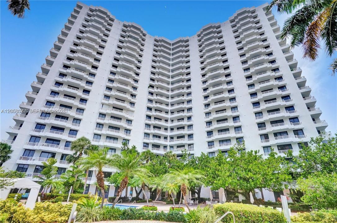 В аренду: $2,395 (1 спален, 2 ванн, 990 Квадратных фут)