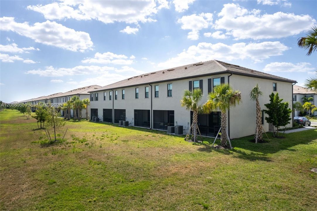Aerial view showcasing the townhome’s screened lanai :)