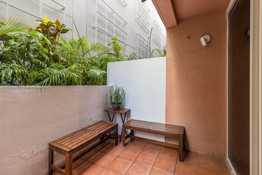 For Rent: $2,300 (0 beds, 1 baths, 445 Square Feet)