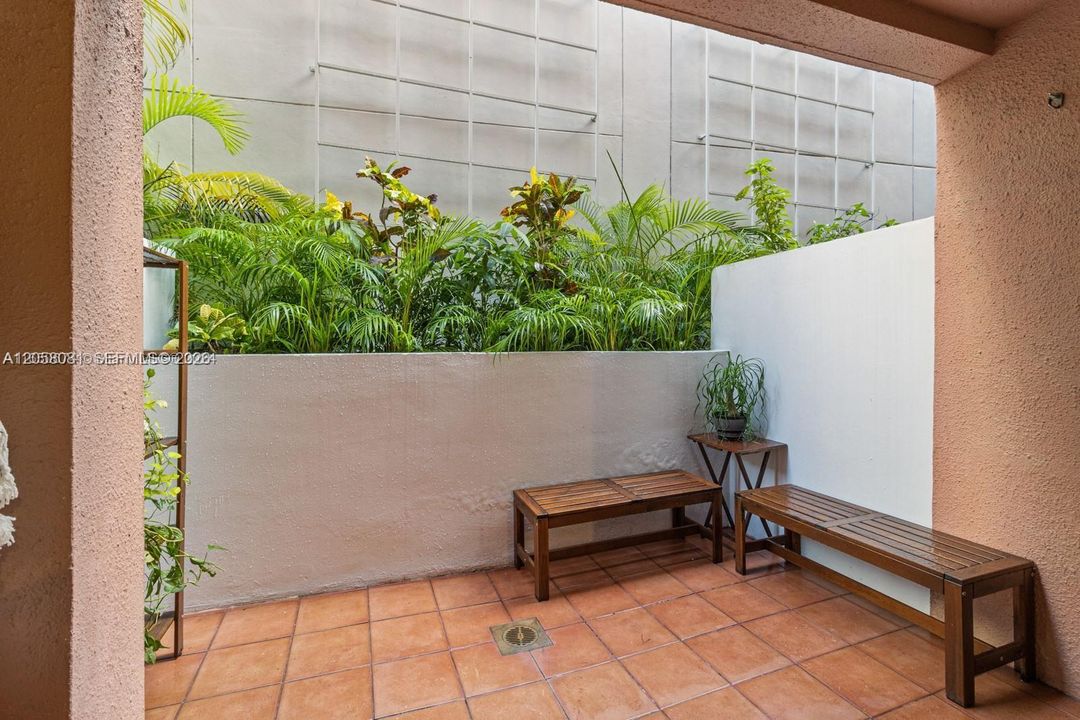 For Rent: $2,300 (0 beds, 1 baths, 445 Square Feet)