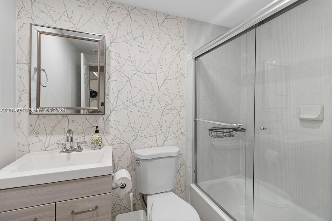 For Rent: $2,300 (0 beds, 1 baths, 445 Square Feet)