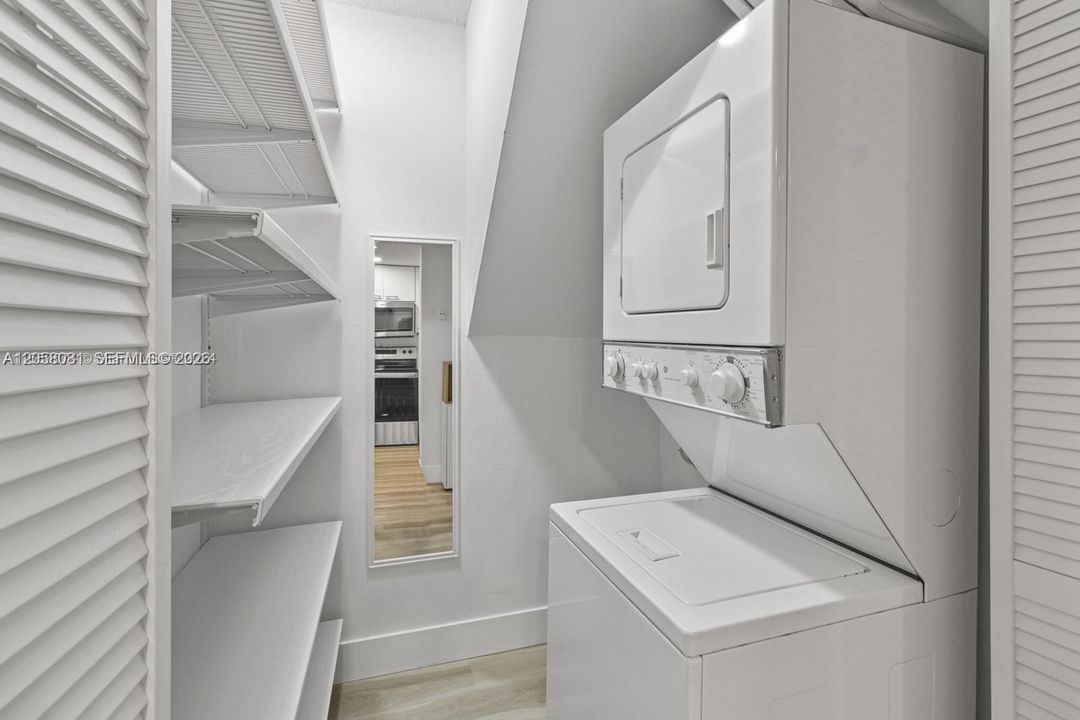 For Rent: $2,300 (0 beds, 1 baths, 445 Square Feet)